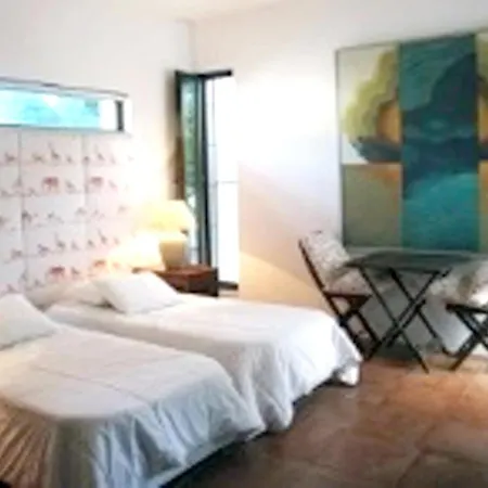 With 9 Bedrooms In With Wonderful Sea View Private Pool Furnished Garden 2 Km From The Beach וילה ססימברה